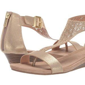 Kenneth Cole Reaction Gold Sandals SZ 8